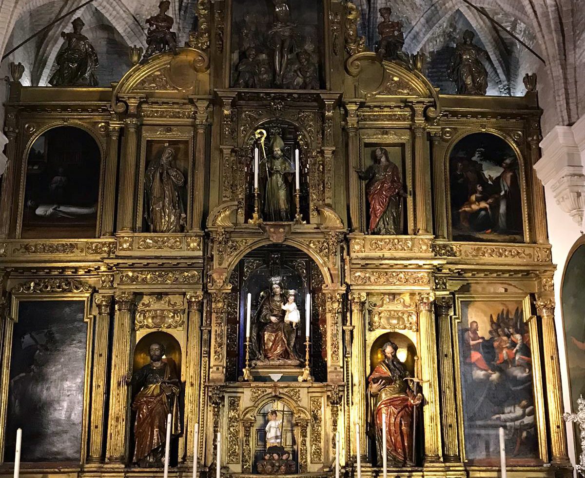 El altar mayor de San Martín recupera los cuadros restaurados de  Jerónimo Lucenti de Corregio